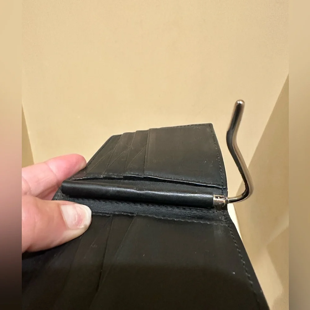 Gucci Bee Bifold Leather Wallet W/built in MoneyClip and Box